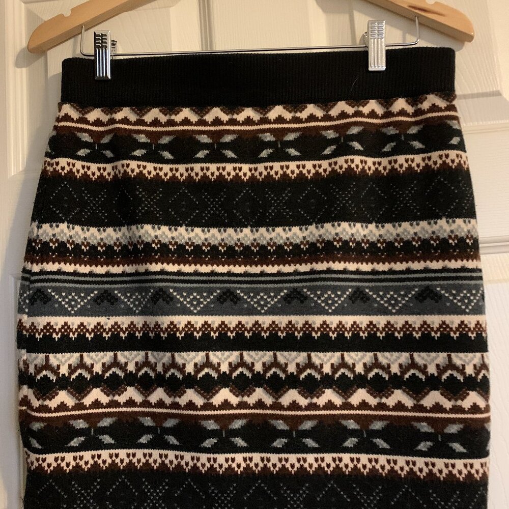 Women's Short Nordic Look Skirt